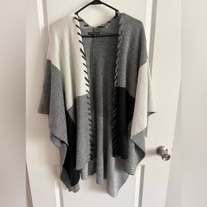 Alberto Makali Gray & Black wool poncho